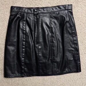 Vintage 90s Park V Genuine Leather Mini Skirt | Black High-Waist